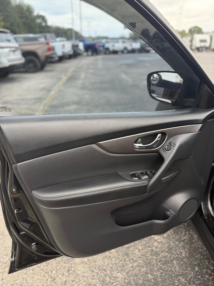 Nissan Rogue AWD 4dr SV 2016