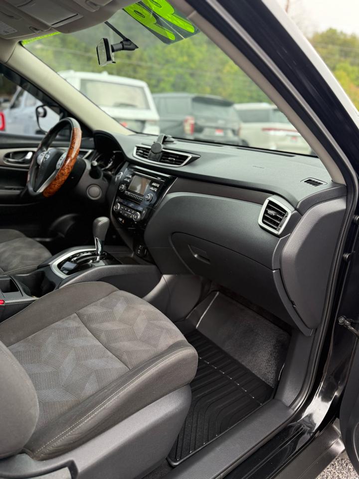 Nissan Rogue AWD 4dr SV 2016