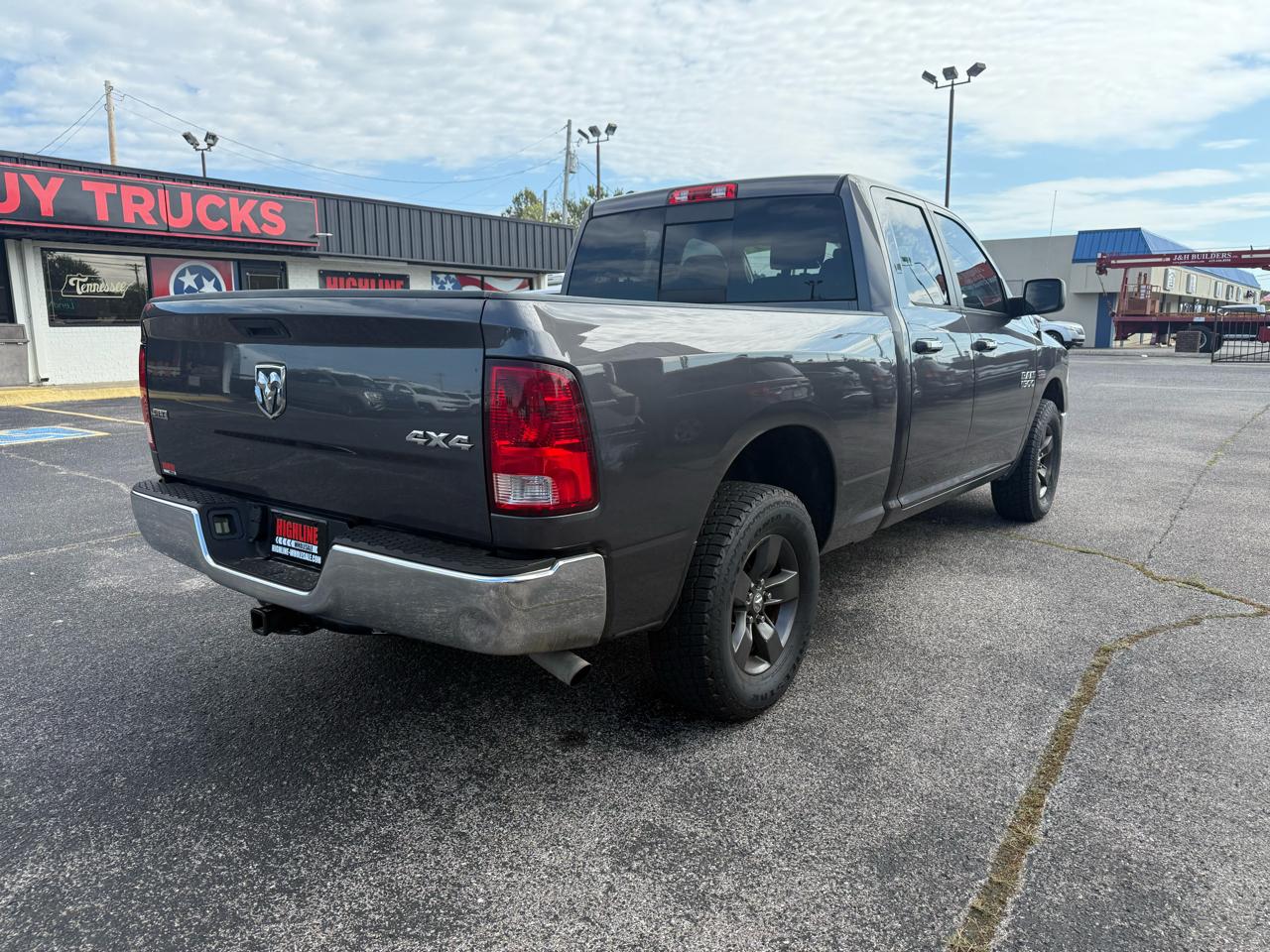 RAM 1500 SLT 4x4 Quad Cab 6'4" Box 2017