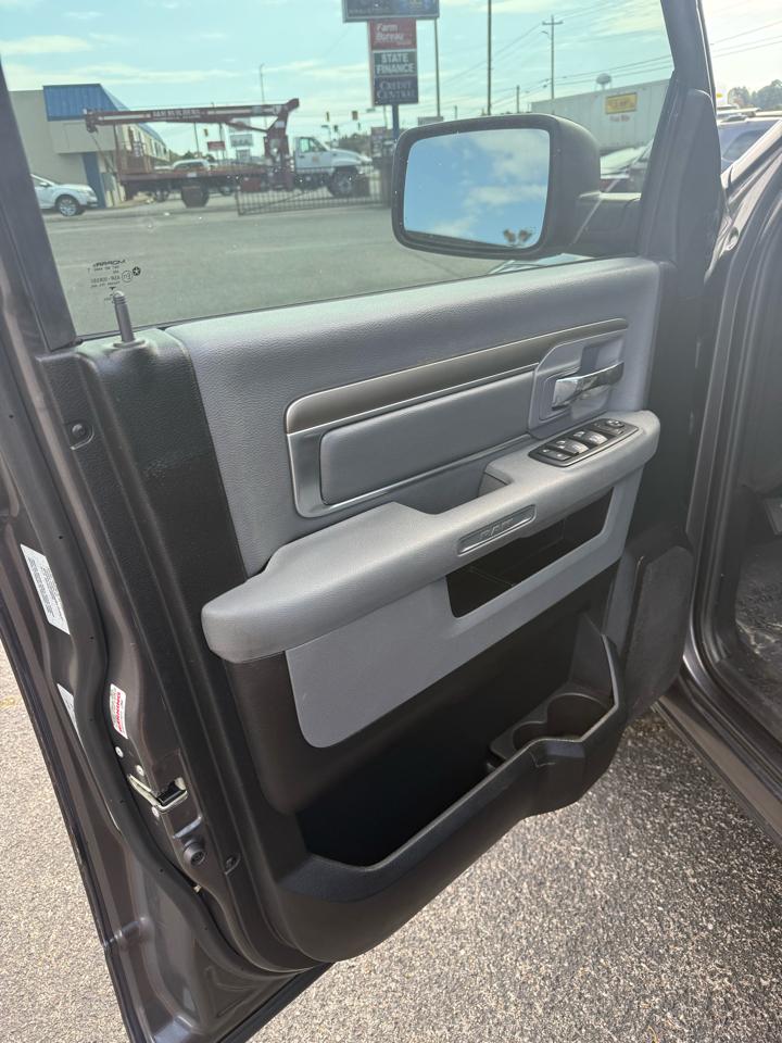 RAM 1500 SLT 4x4 Quad Cab 6'4" Box 2017