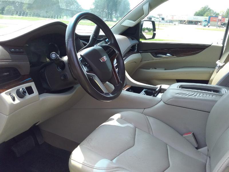 Cadillac Escalade Luxury 2WD 2016