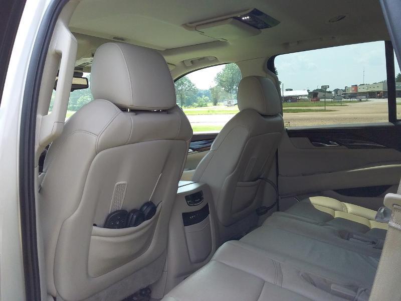 Cadillac Escalade Luxury 2WD 2016