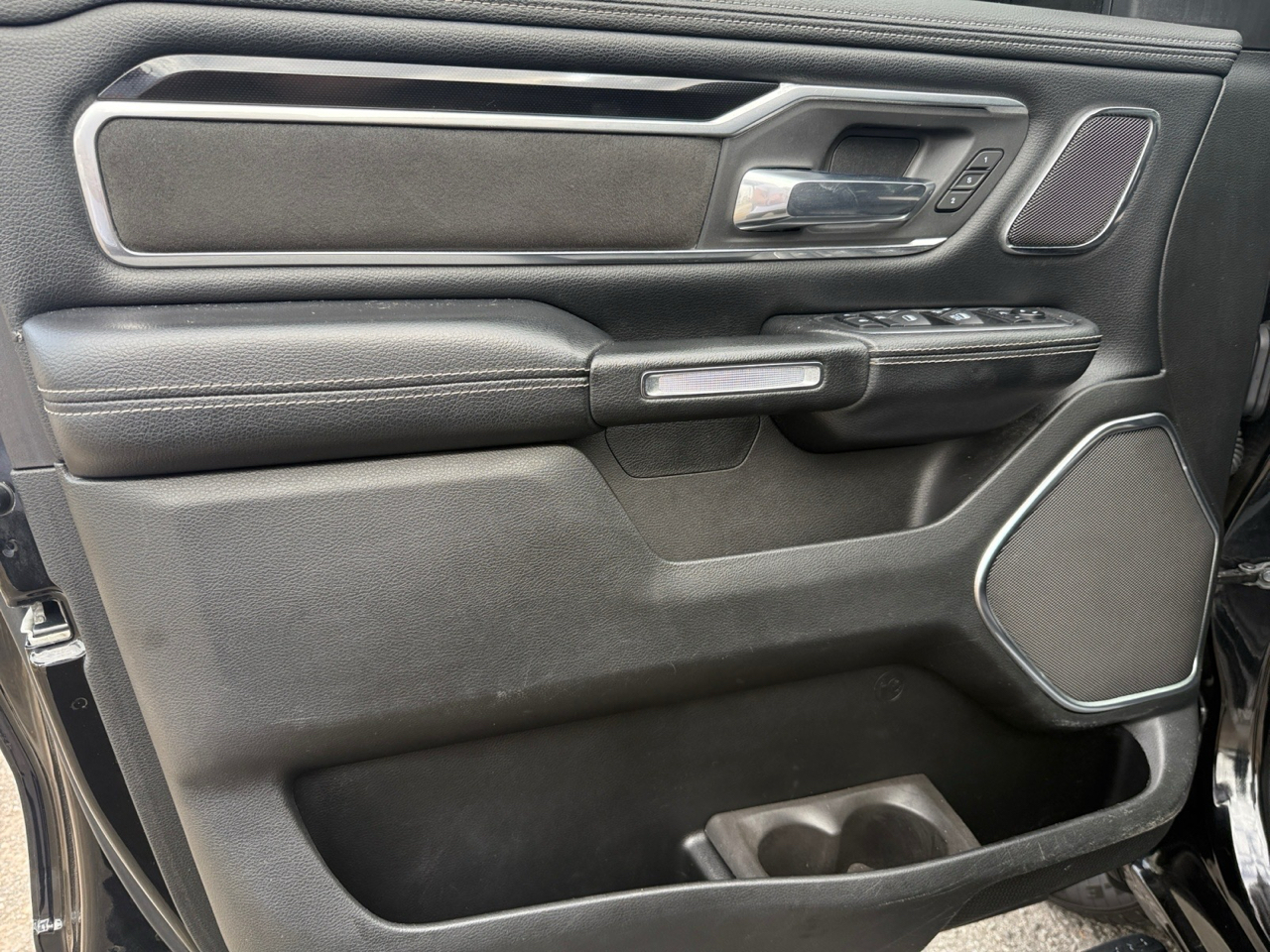RAM 1500 Laramie Crew Cab SWB 4WD 2019