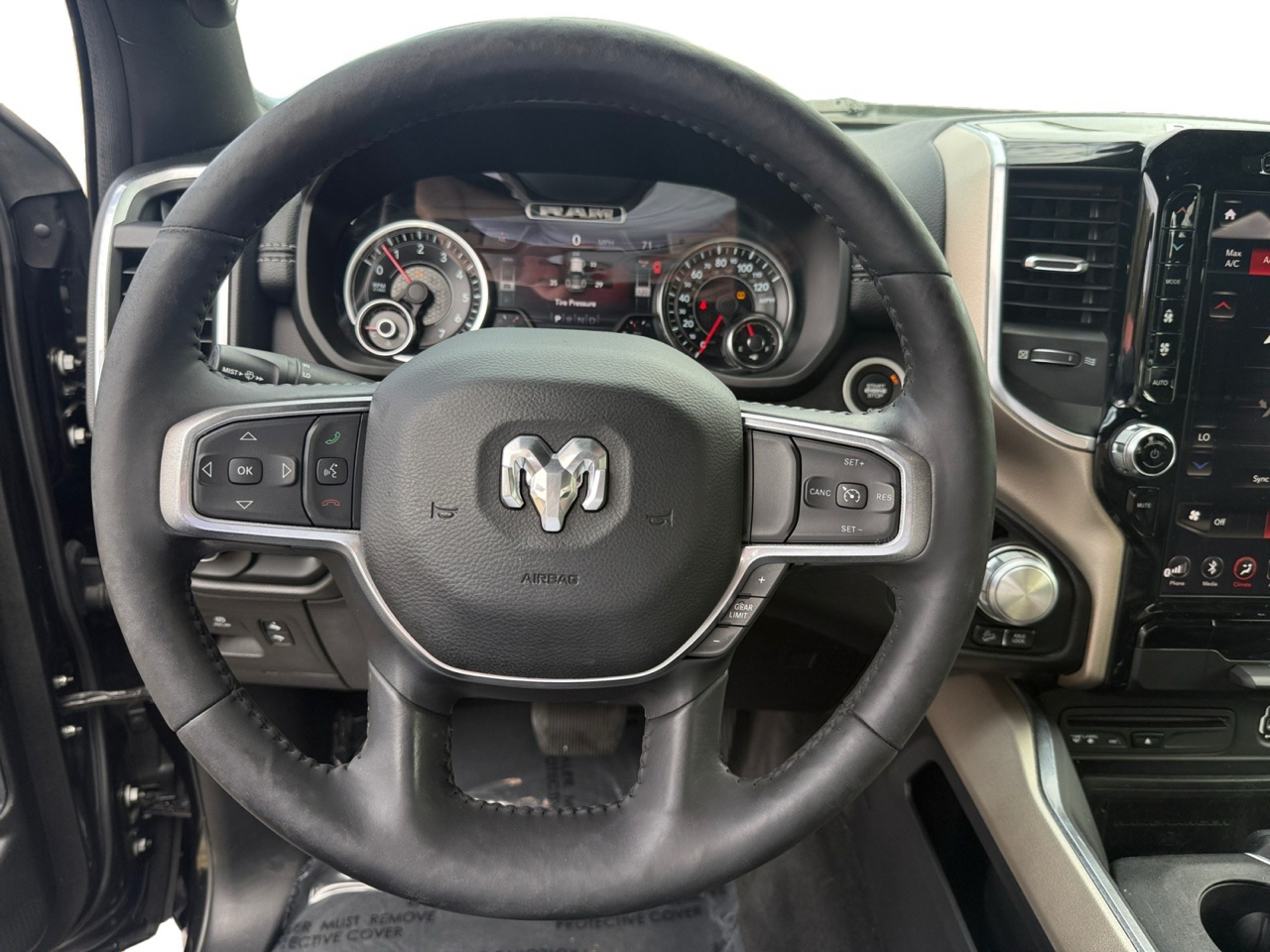 RAM 1500 Laramie Crew Cab SWB 4WD 2019