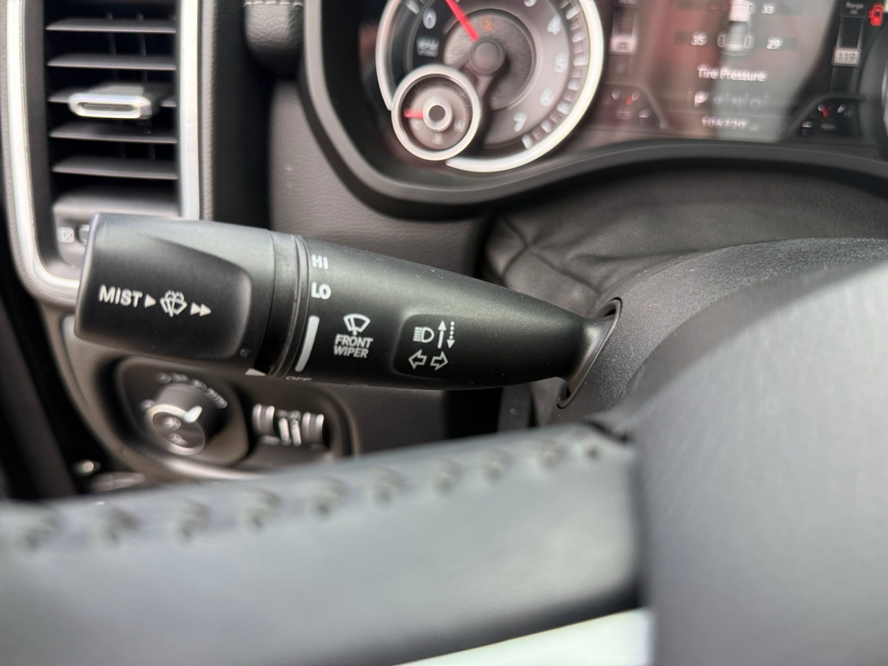 RAM 1500 Laramie Crew Cab SWB 4WD 2019