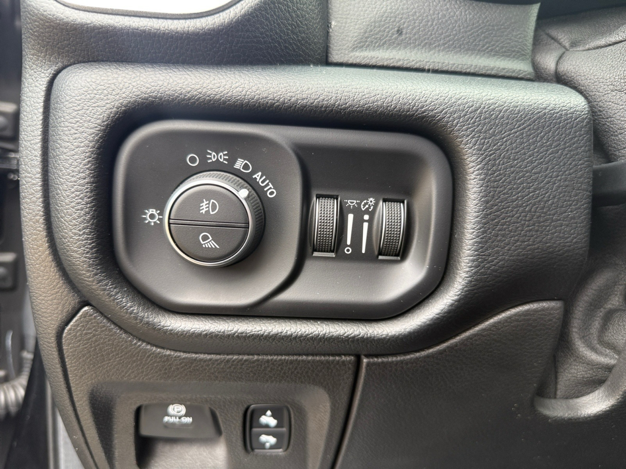 RAM 1500 Laramie Crew Cab SWB 4WD 2019