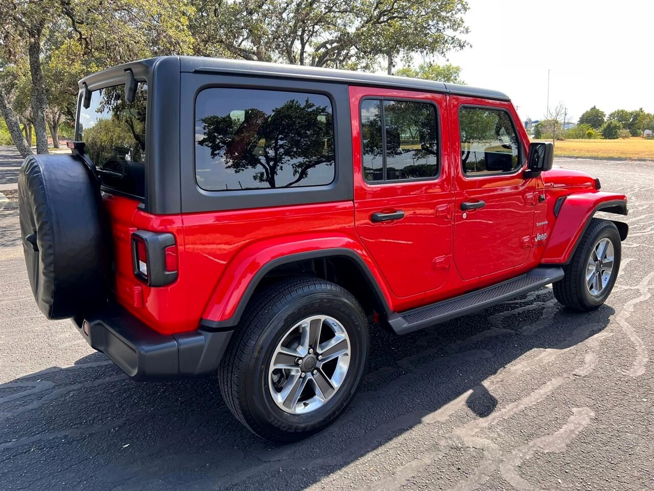 2021 Jeep Wrangler Sahara Sport photo 5
