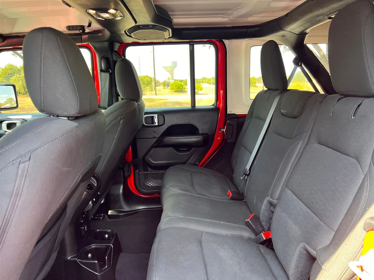 2021 Jeep Wrangler Sahara Sport photo 21