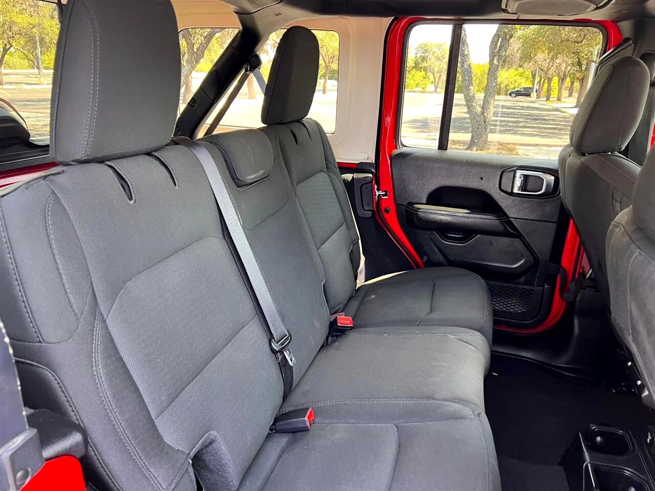 2021 Jeep Wrangler Sahara Sport photo 31