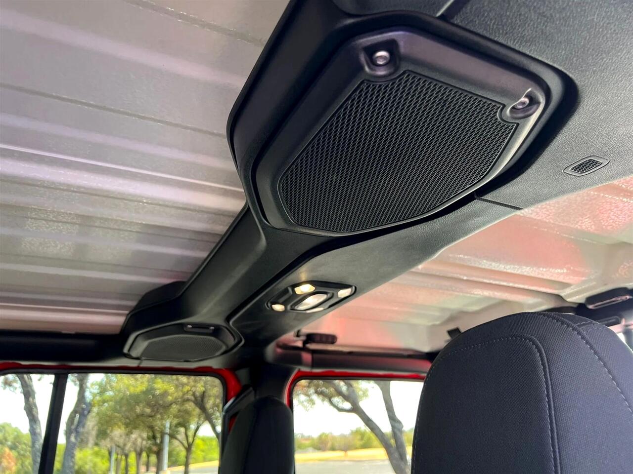 2021 Jeep Wrangler Sahara Sport photo 33
