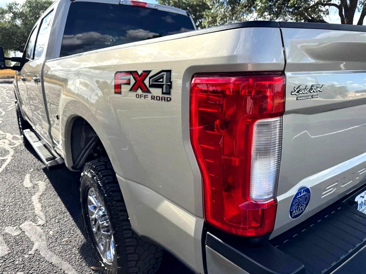 2018 Ford F-250 XLT photo 13