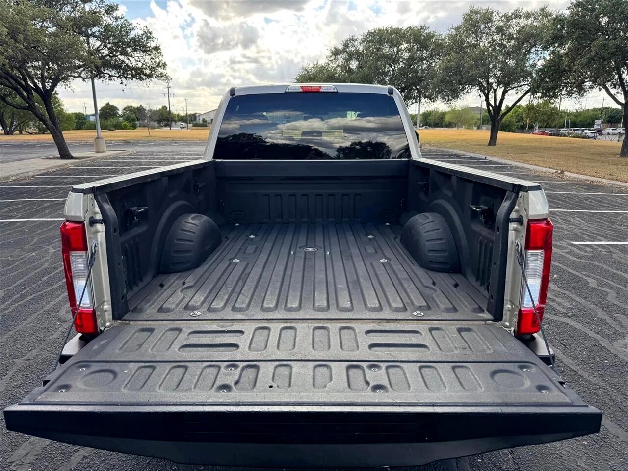 2018 Ford F-250 XLT photo 16