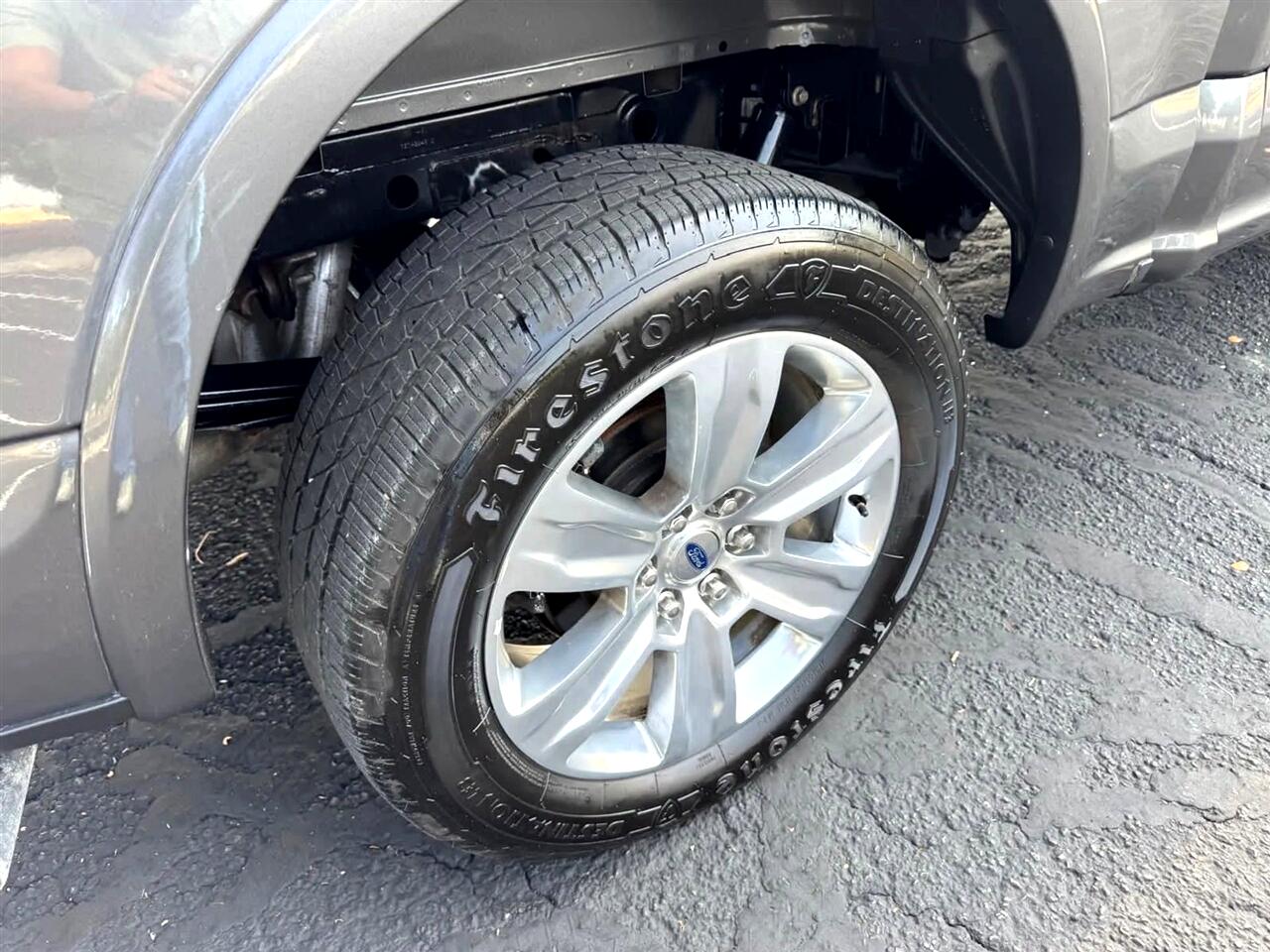 2019 Ford F-150 Platinum photo 16
