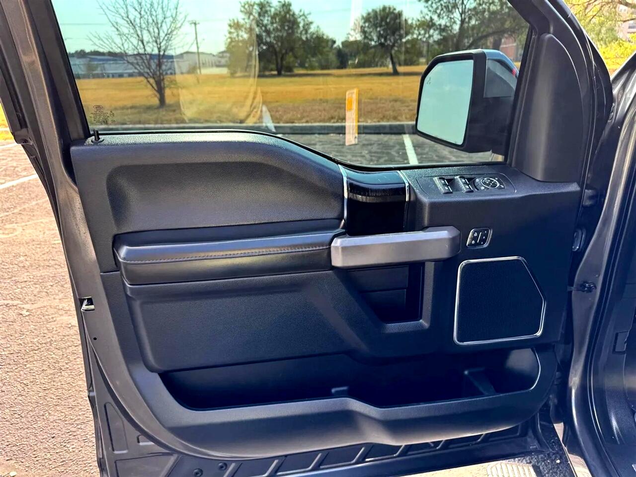 2019 Ford F-150 Platinum photo 20