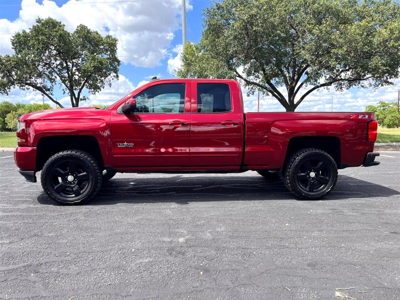 2018 Chevrolet Silverado 1500 LT photo 3