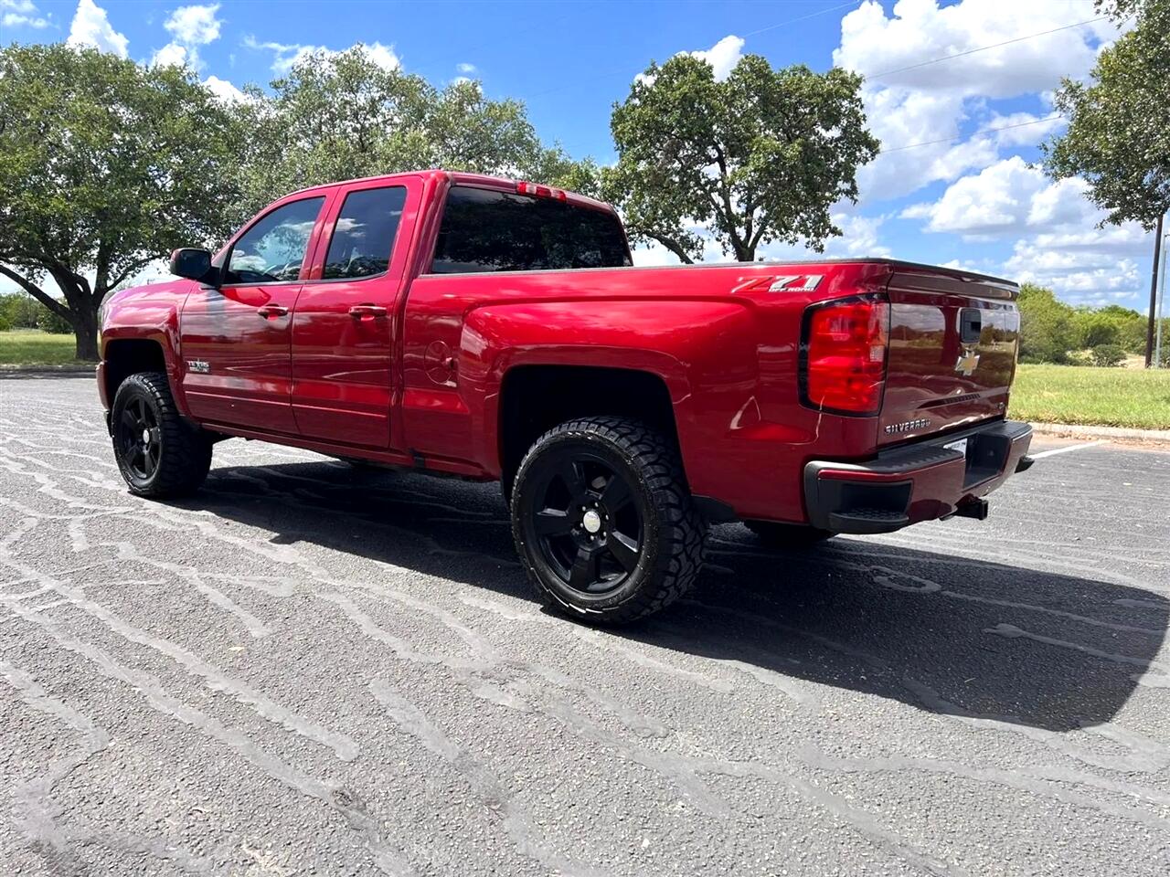 2018 Chevrolet Silverado 1500 LT photo 4
