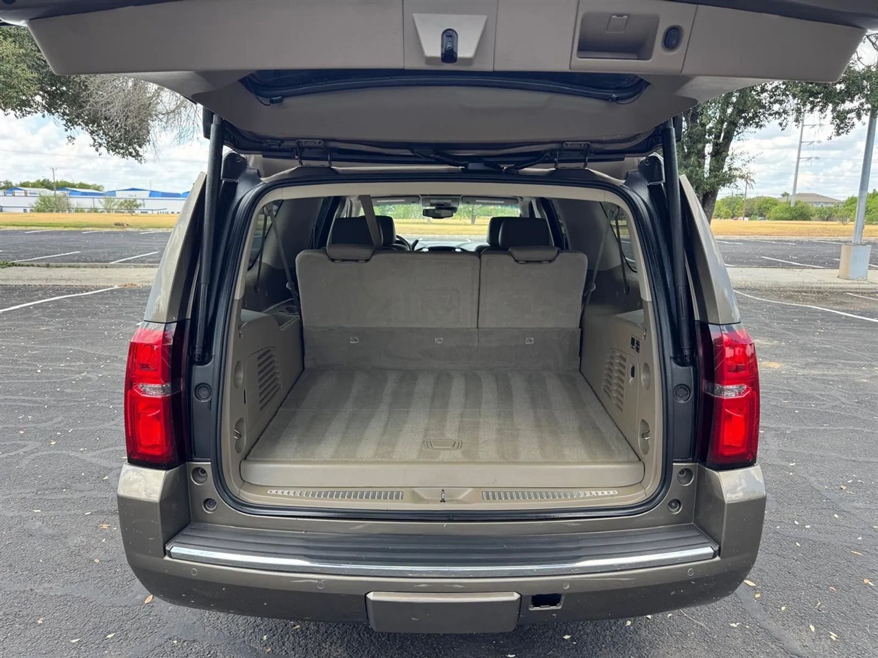 Chevrolet Suburban  2016