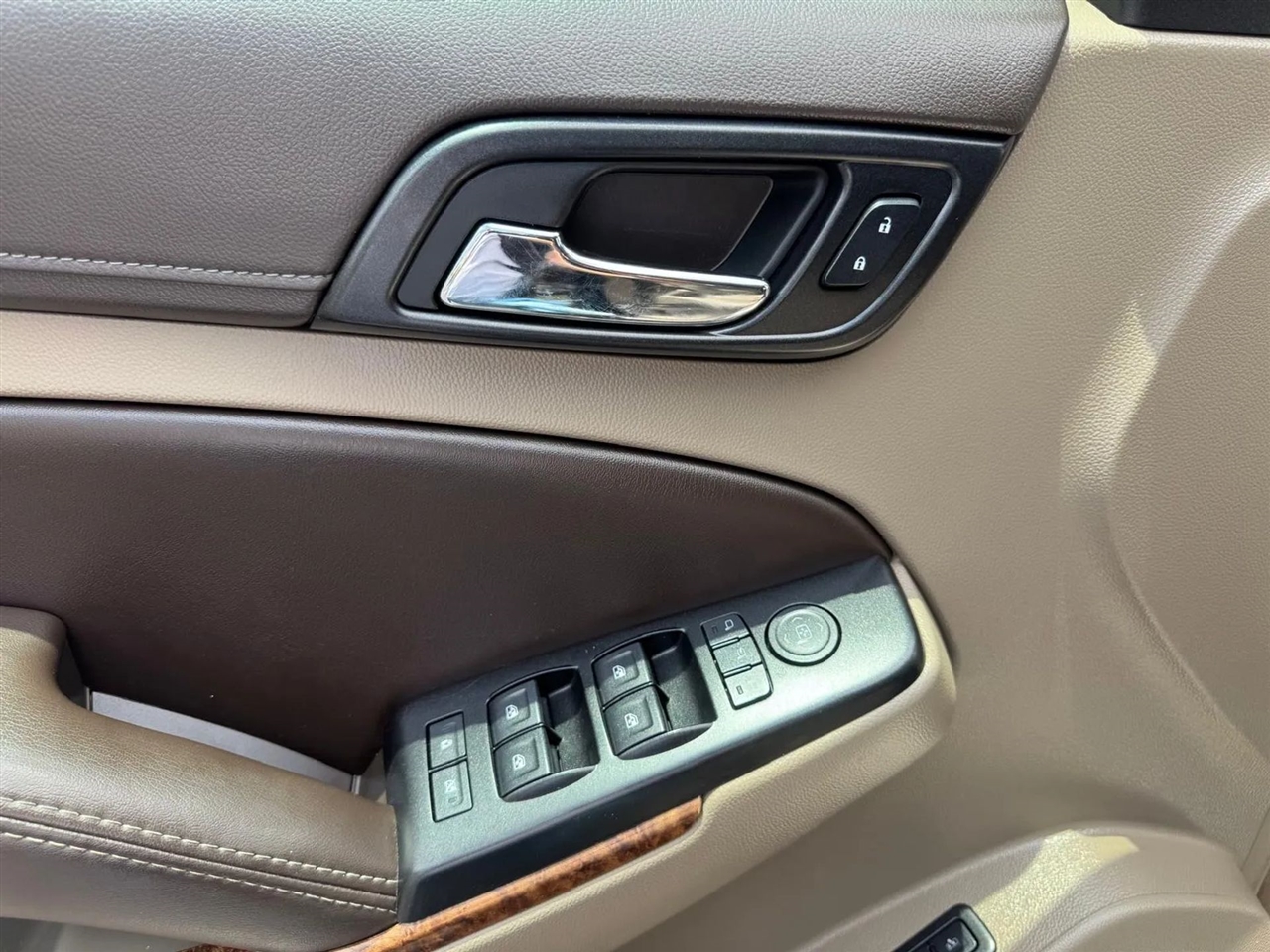 Chevrolet Suburban  2016