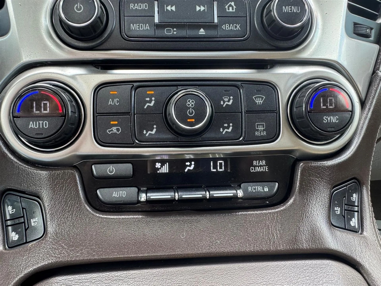 Chevrolet Suburban  2016