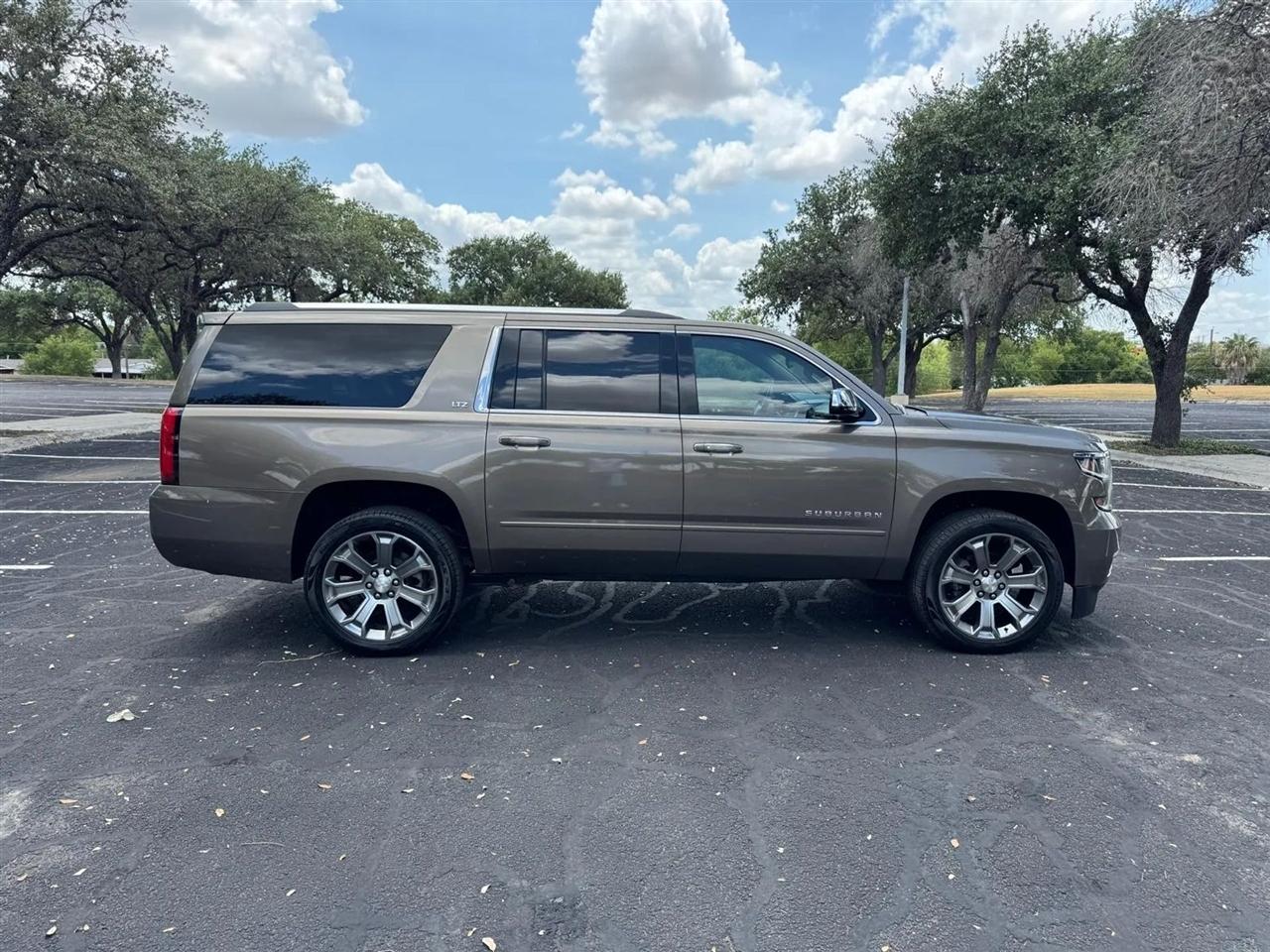 Chevrolet Suburban  2016