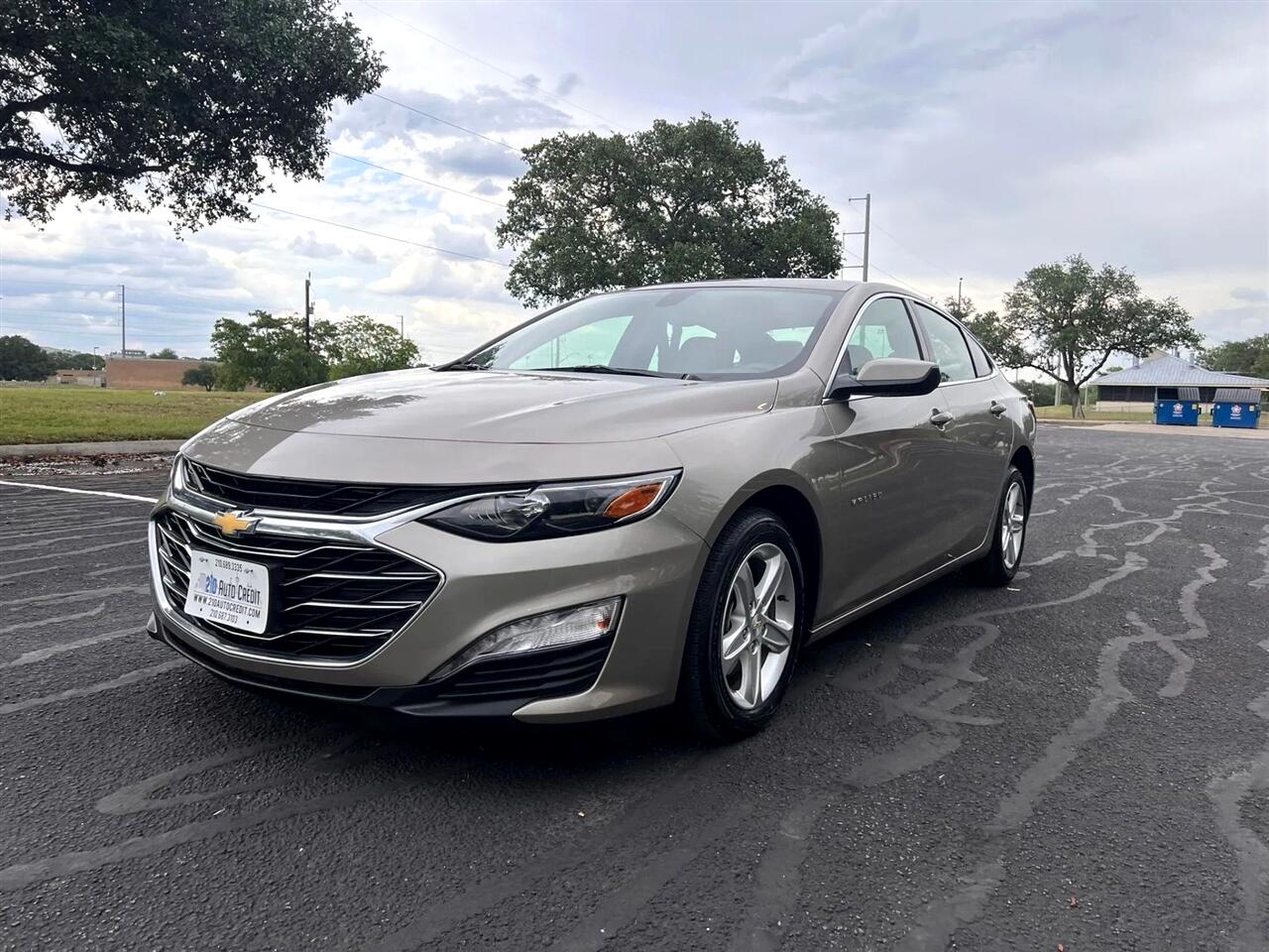 2022 Chevrolet Malibu 1LT photo 2