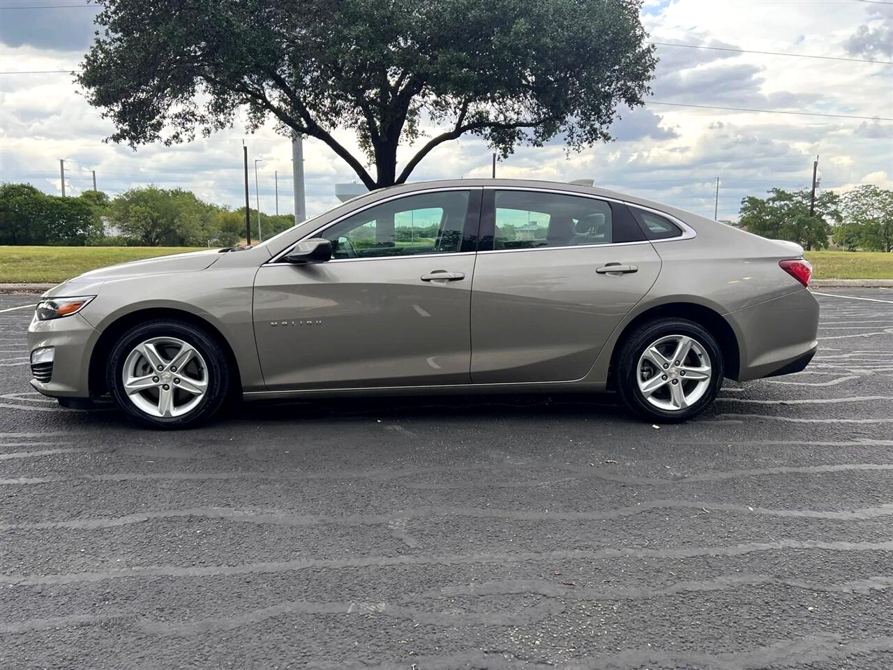 2022 Chevrolet Malibu 1LT photo 3