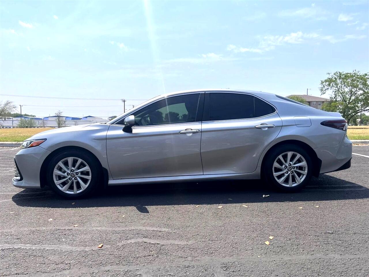 2021 Toyota Camry LE photo 4