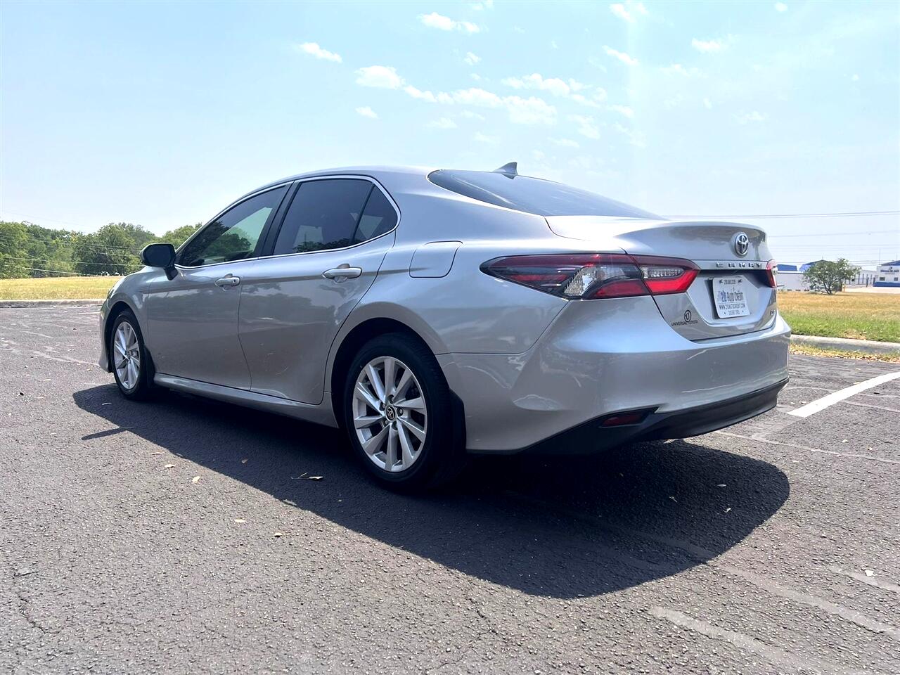 2021 Toyota Camry LE photo 5