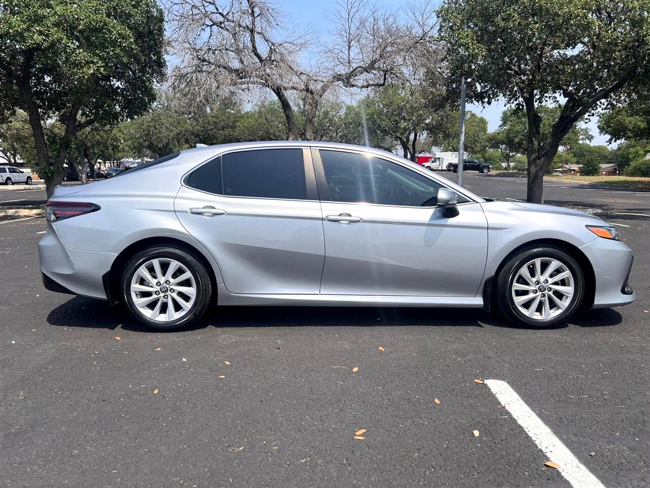 2021 Toyota Camry LE photo 8