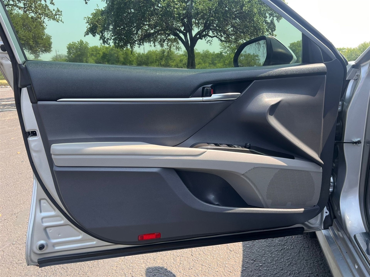 2021 Toyota Camry LE photo 11