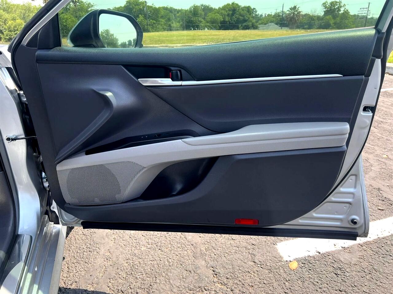 2021 Toyota Camry LE photo 19
