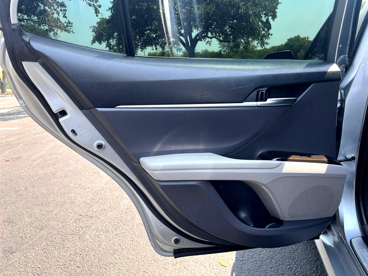 2021 Toyota Camry LE photo 23