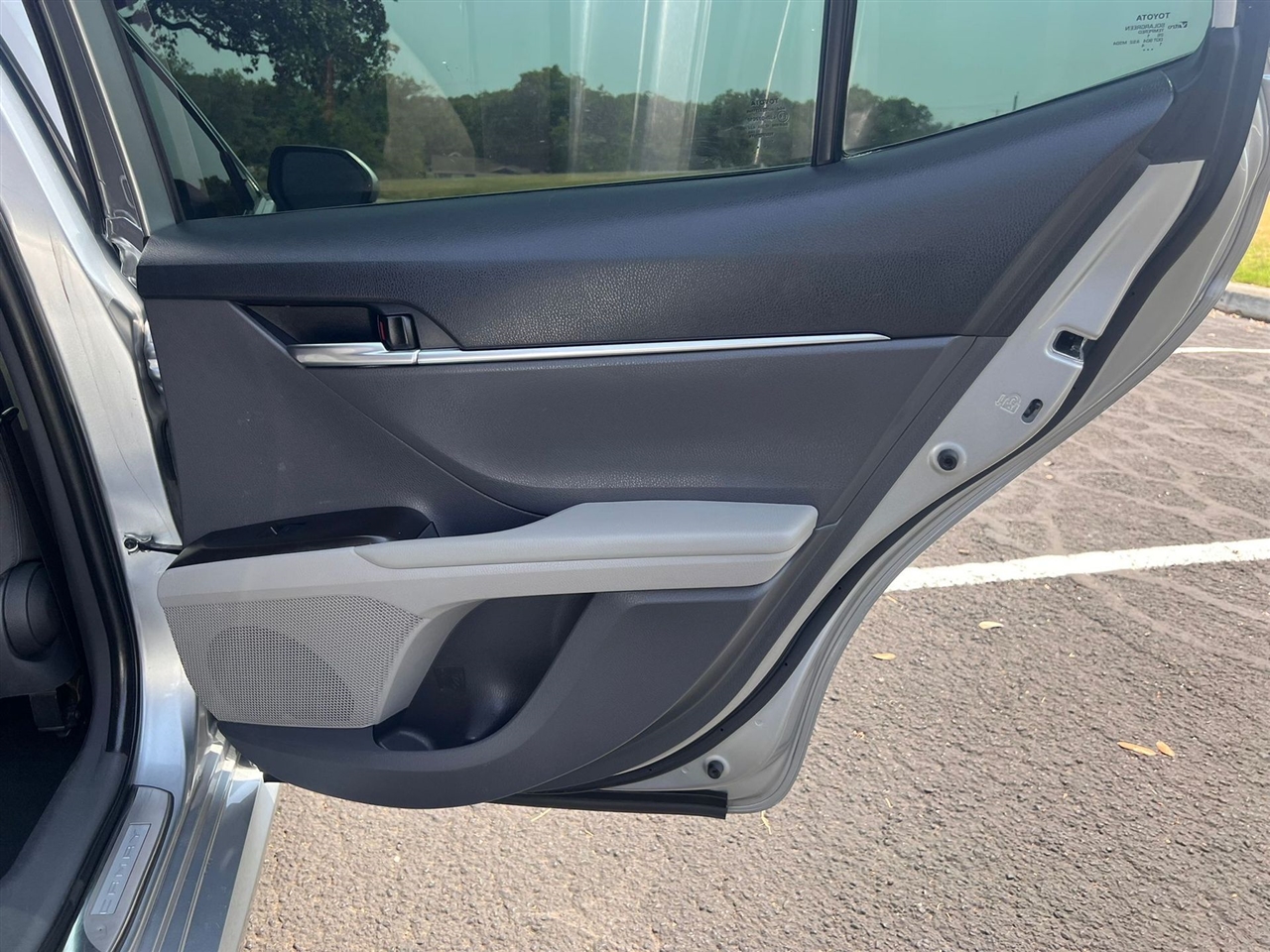 2021 Toyota Camry LE photo 25