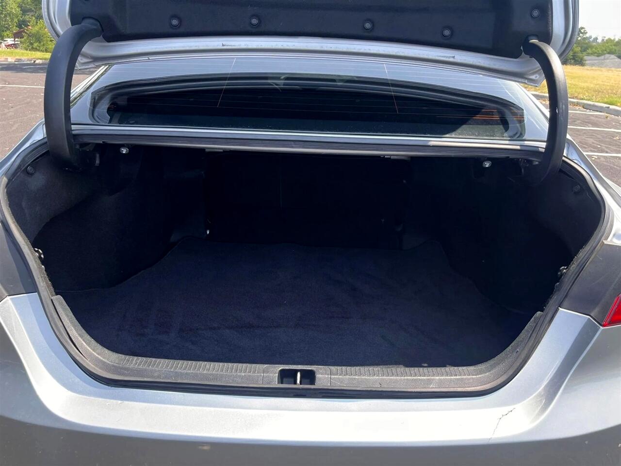 2021 Toyota Camry LE photo 2