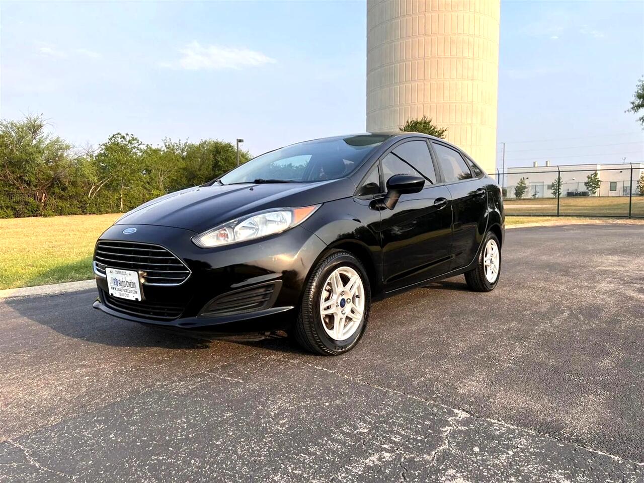 2018 Ford Fiesta SE photo 2