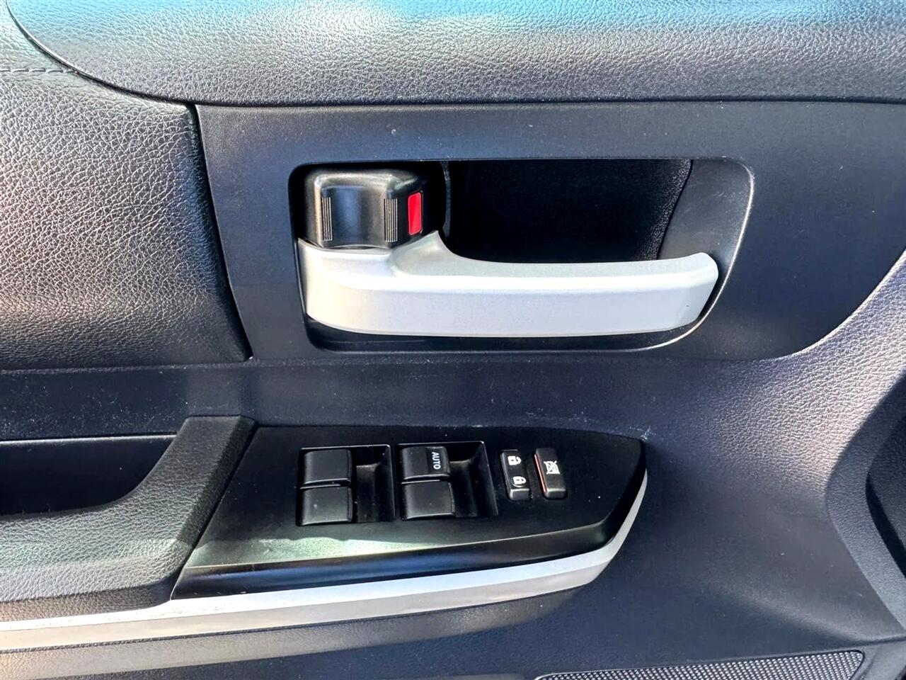 2014 Toyota Tundra SR5 photo 30
