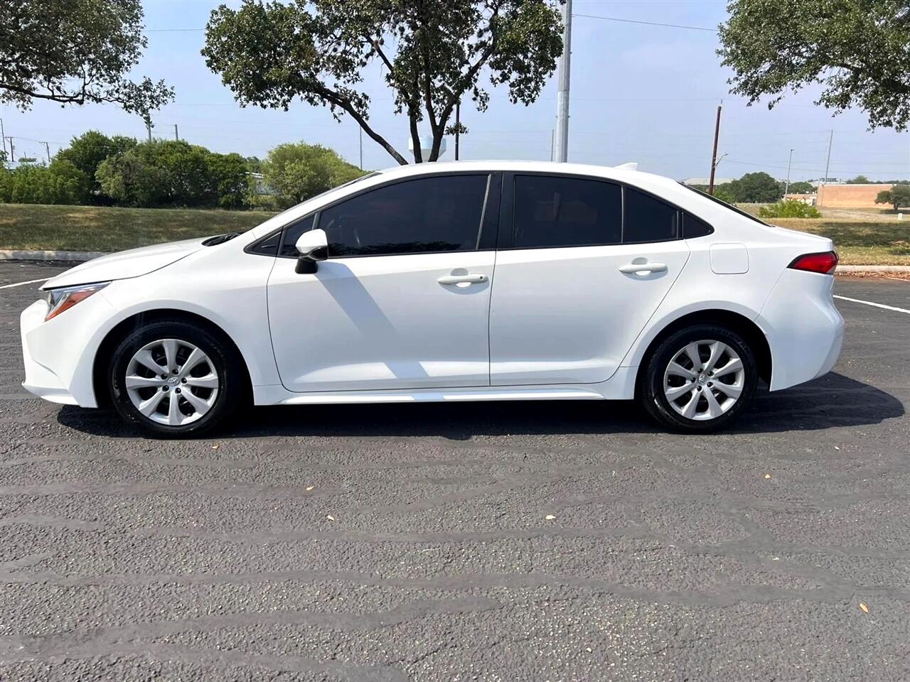 2021 Toyota Corolla LE photo 2