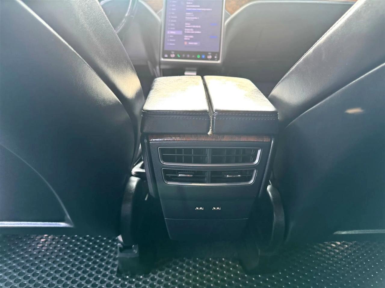 Tesla Model X  2020
