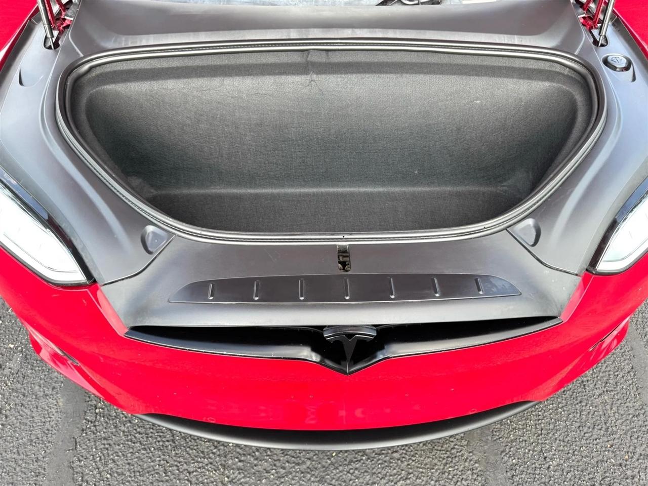 Tesla Model X  2020