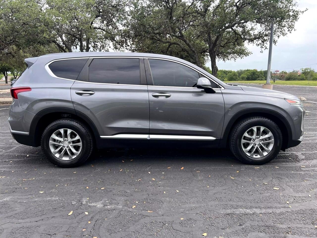 2019 Hyundai Santa Fe SE Sport photo 3