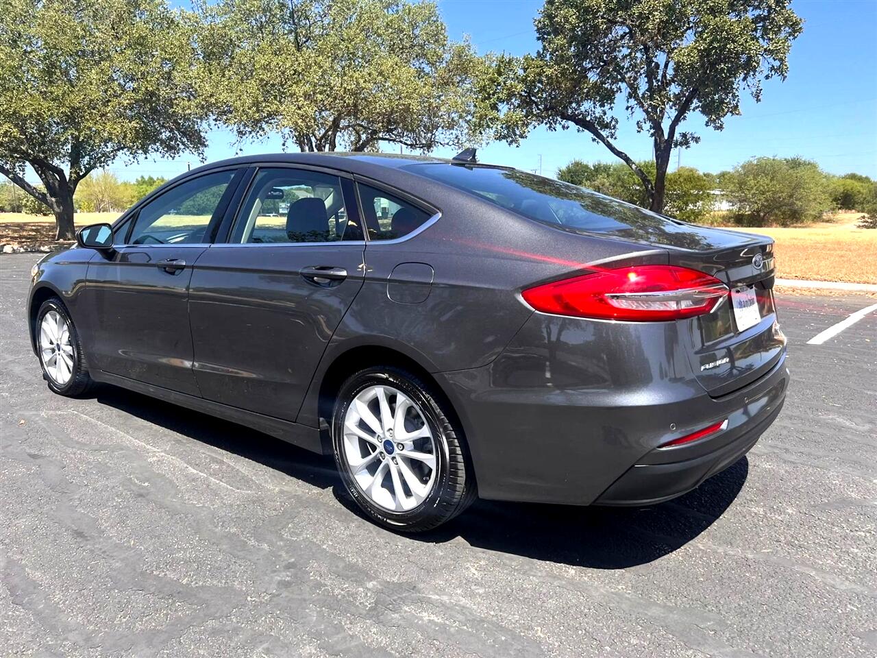 2020 Ford Fusion SE photo 3