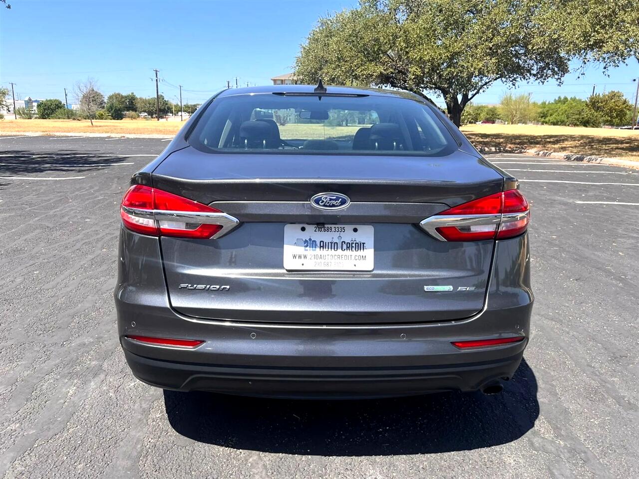 2020 Ford Fusion SE photo 4