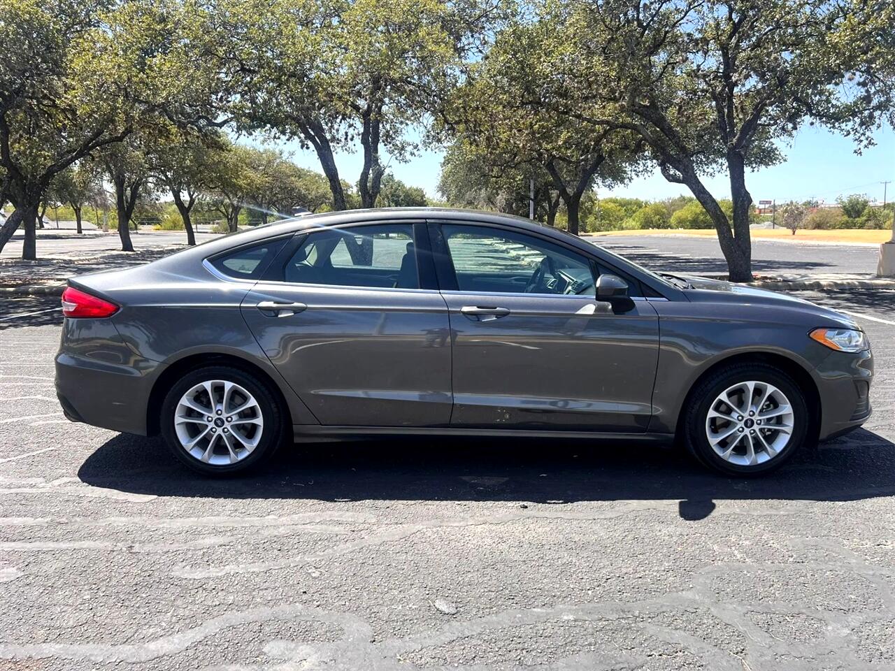2020 Ford Fusion SE photo 6