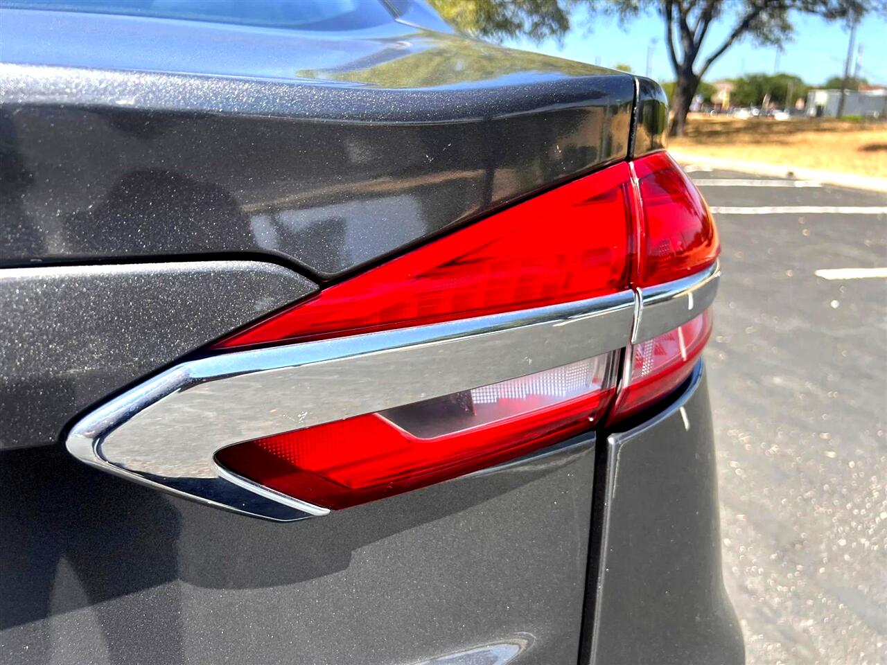 2020 Ford Fusion SE photo 9