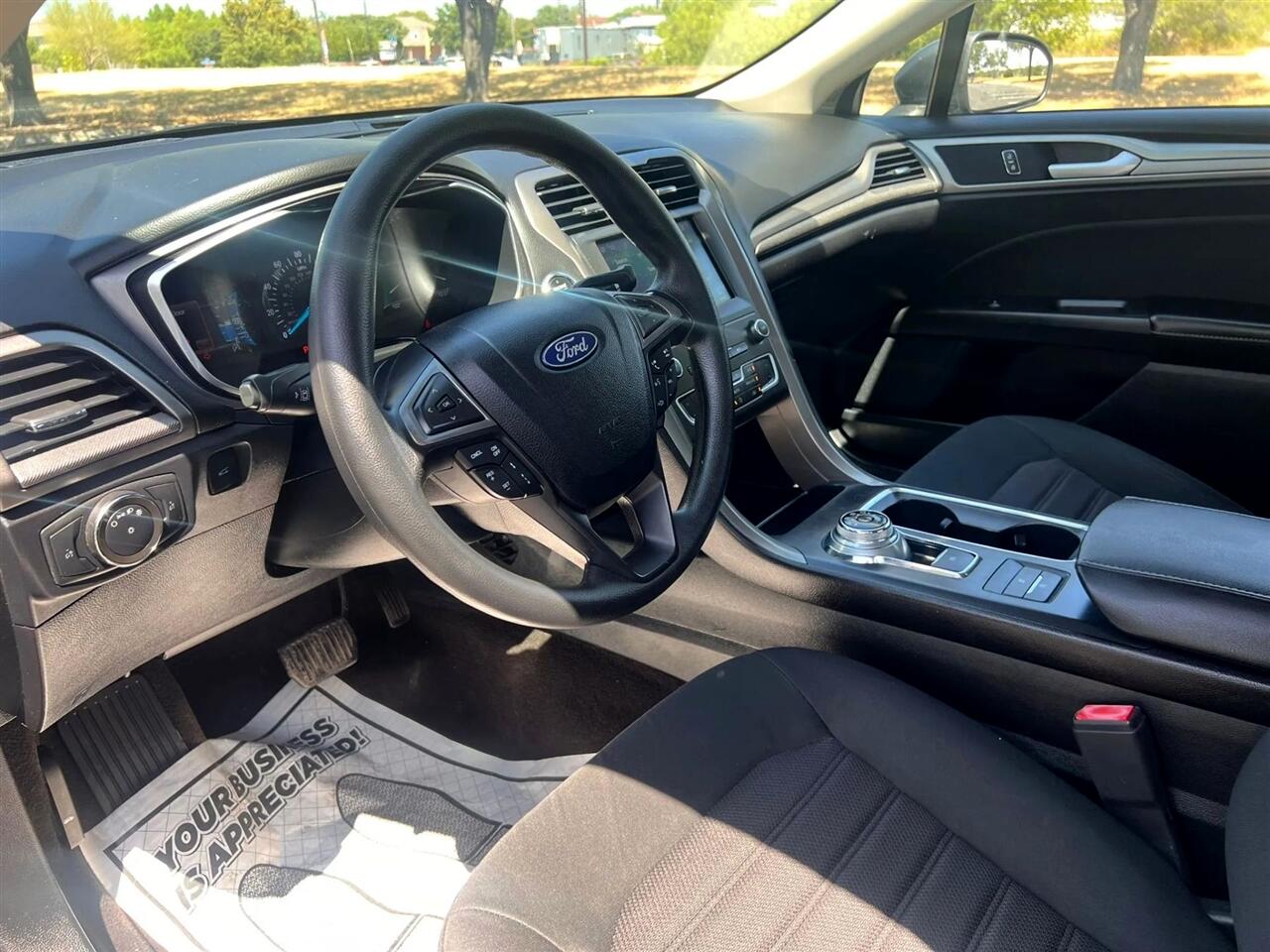 2020 Ford Fusion SE photo 13