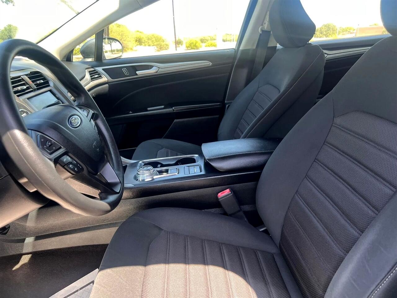 2020 Ford Fusion SE photo 14