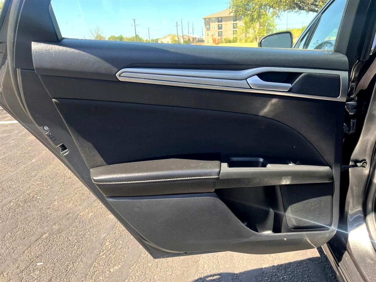 2020 Ford Fusion SE photo 16