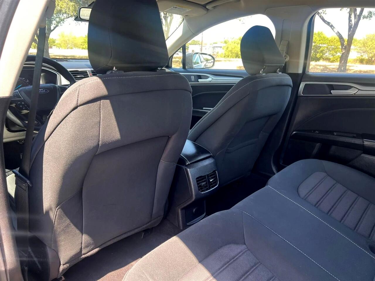 2020 Ford Fusion SE photo 18