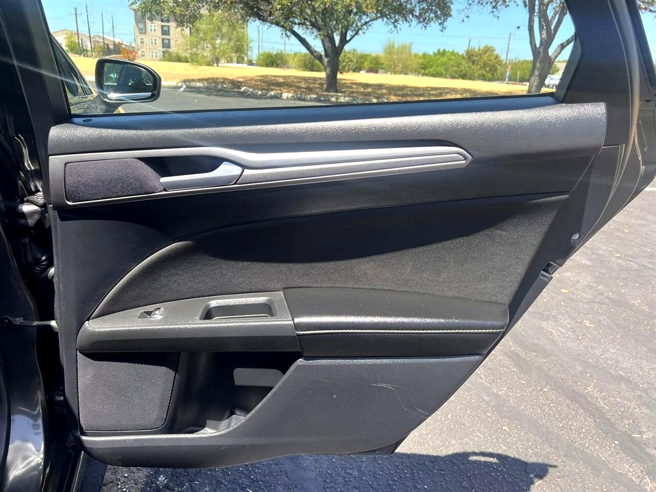 2020 Ford Fusion SE photo 19