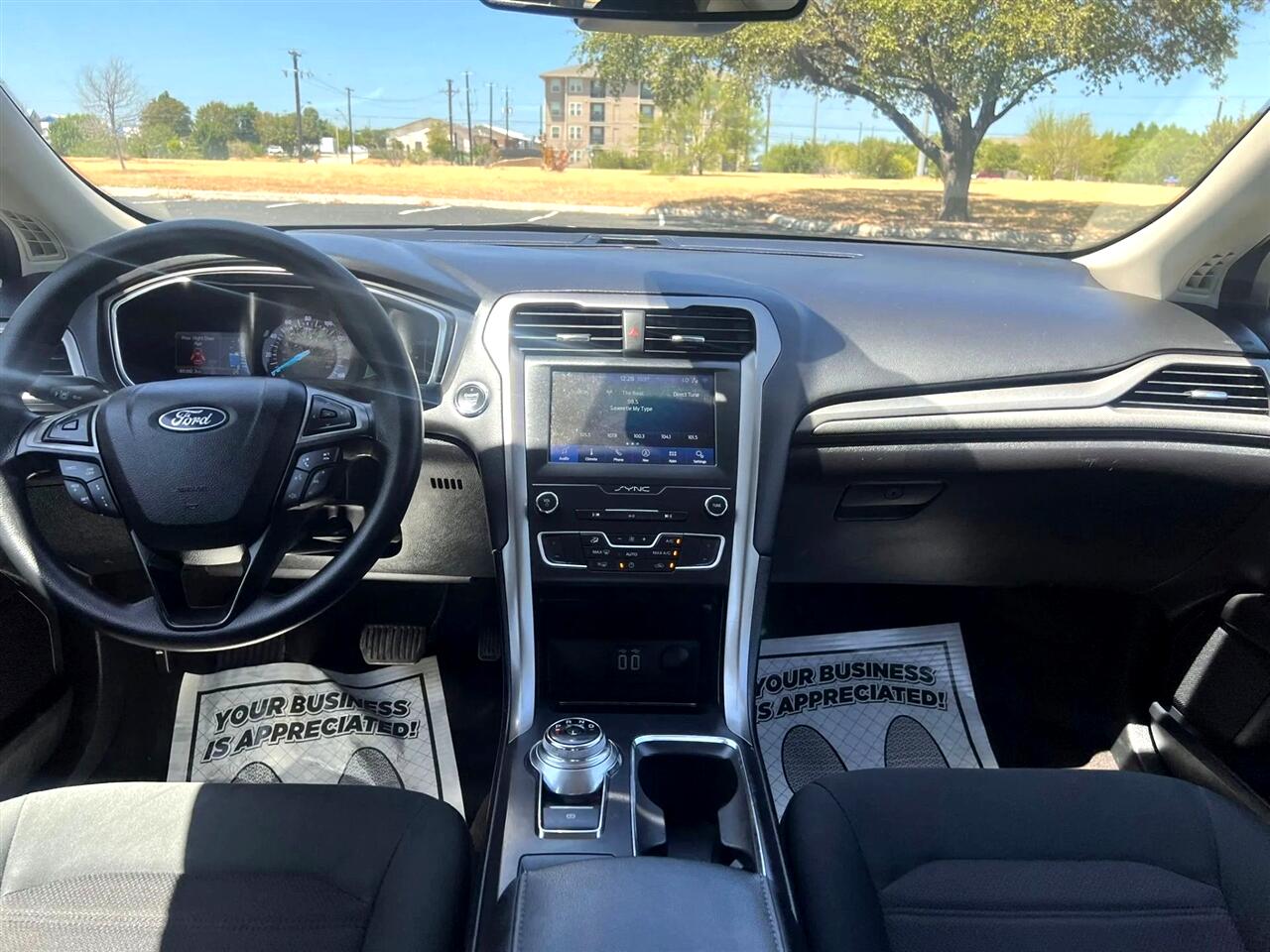 2020 Ford Fusion SE photo 23